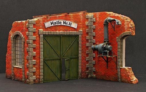 Plus Model Fabrikwand mit Tor- 1/35 - Accessoires