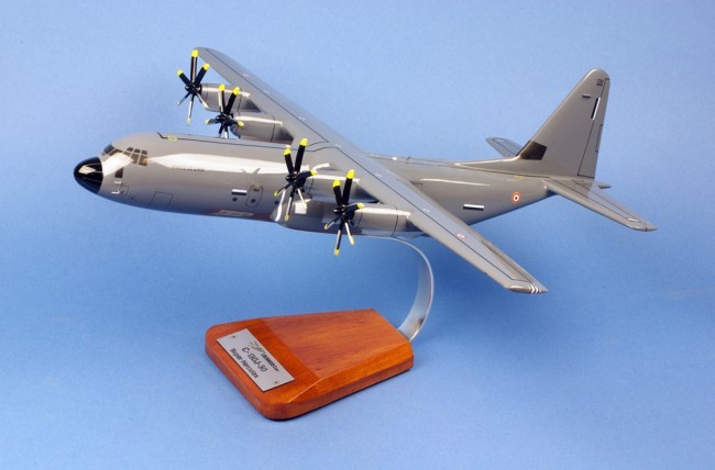 Miniature Pilots Station C-130J-30 Super Hercules-1/80ème - Miniature 