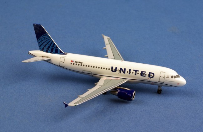 Miniature AeroClassics United Airlines n / c Airbus A319 N876UA- 1/400