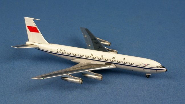 Miniature AeroClassics Boeing 707-320C de la CAAC B-2414- 1/400 - Min