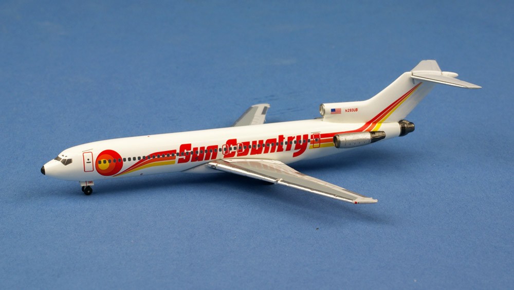Miniature AeroClassics Sun Country Boeing 727-200 N293US- 1/400 - Min