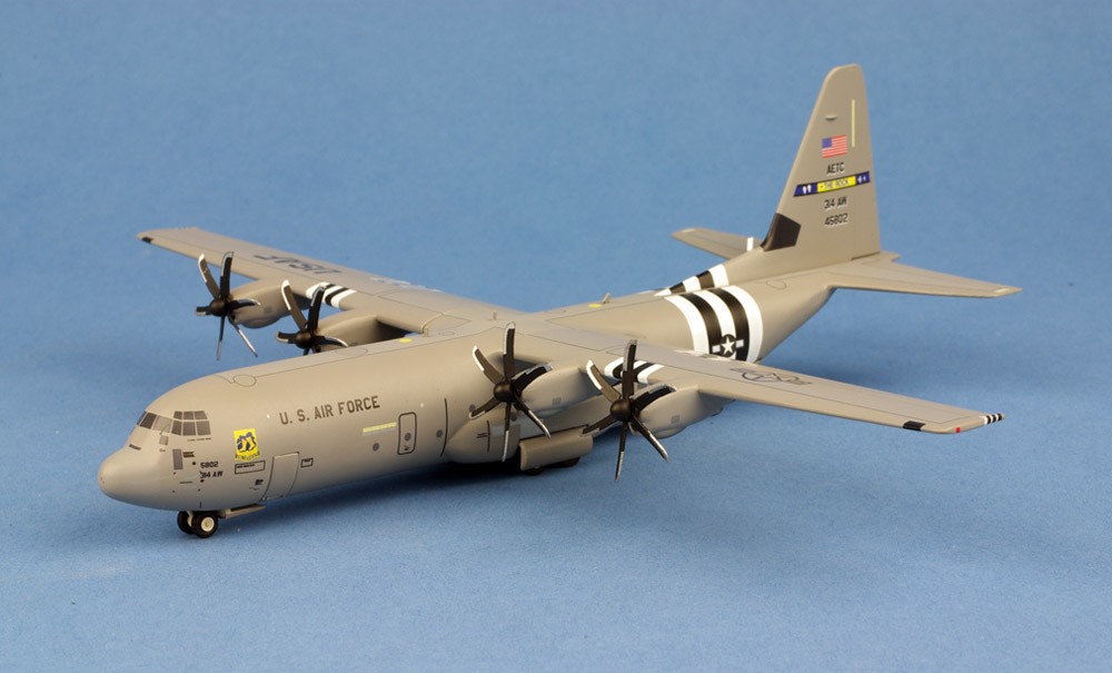 Miniature Herpa Wings C-130J-30 Super Hercules USAF 'D-Day Heritage Fl