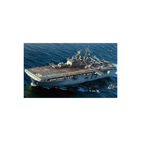 Maquette bateau USS Bonhomme Richard LHD-6 